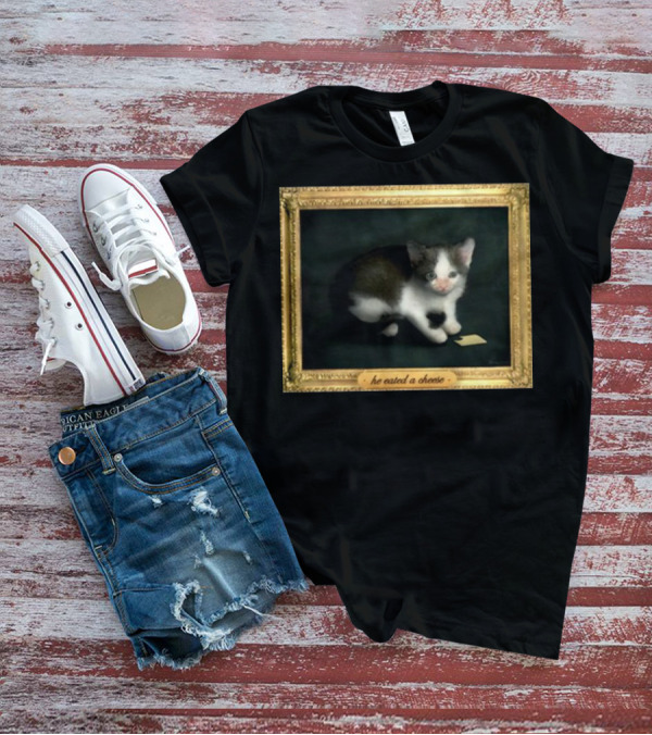 He Eated A Cheese Cat Dainty Portrait In Gold Frame T-Shirt