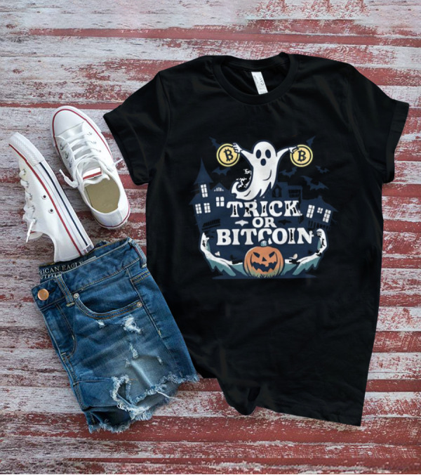 Fomo21 Ghostly Trick Or Bitcoin With Halloween Pumpkin And Spooky Houses T-Shirt