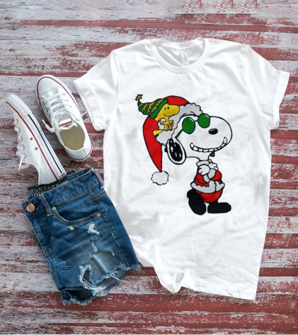 Snoopy And Woodstock Peanuts Merry Christmas Santa Hat And Sunglasses T-Shirt
