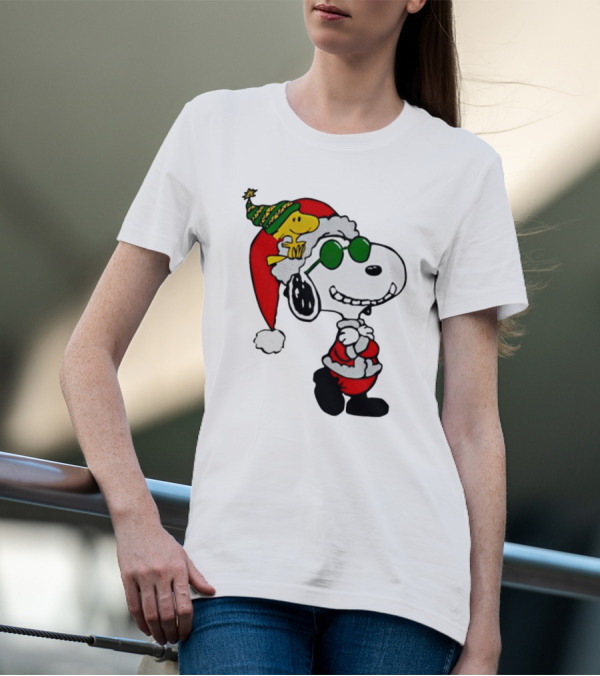 Snoopy And Woodstock Peanuts Merry Christmas Santa Hat And Sunglasses T-Shirt