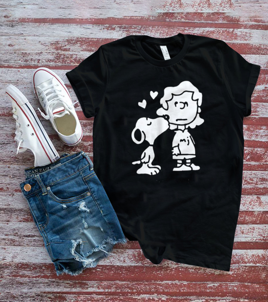 Puppy Love Snoopy Kissing Lucy Peanuts Hearts T-Shirt