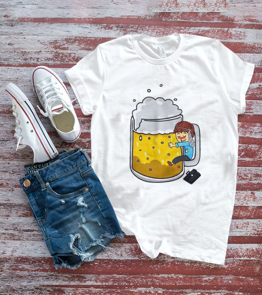 Beer Mug Hug With Traveler Cartoon Character T-Shirt