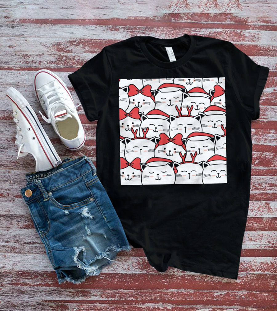 Cute Cat Christmas Santa Hats And Red Bows T-Shirt