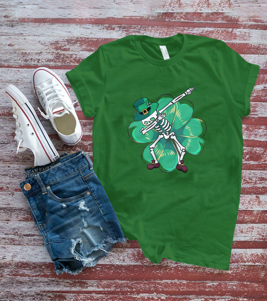 St Patrick's Day Skeleton Dabbing Leprechaun Clover T-Shirt