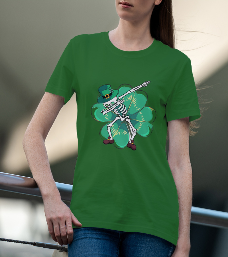 St Patrick's Day Skeleton Dabbing Leprechaun Clover T-Shirt