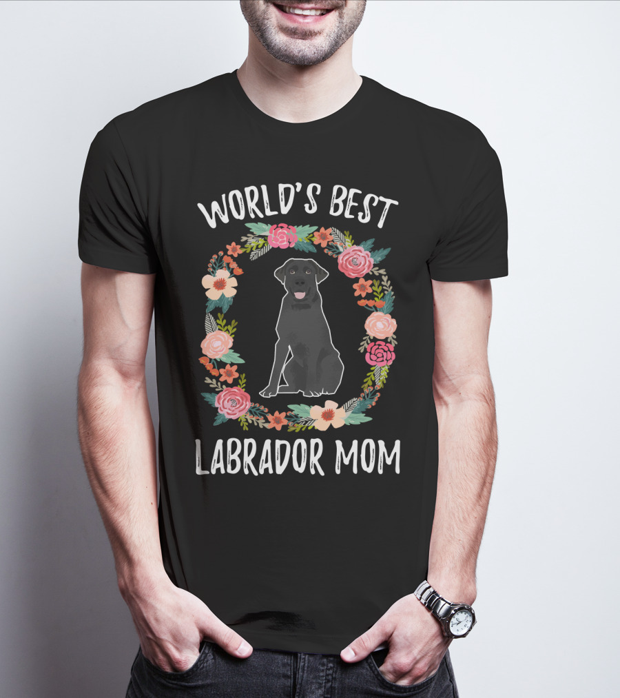 WORLD'S BEST LABRADOR MOM BLACK LABRADOR FLORAL WREATH T-Shirt