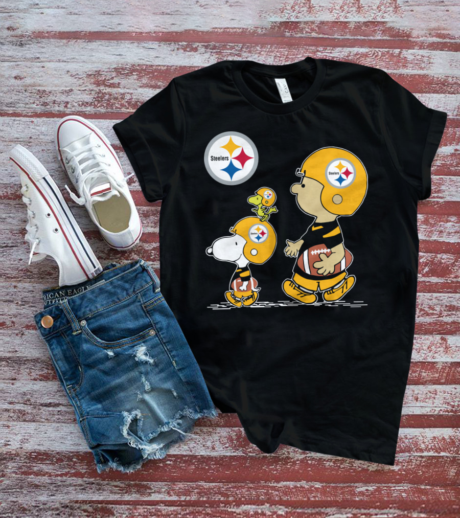 Steelers Christmas Peanuts Cute Football Charlie Brown Snoopy Woodstock T-Shirt