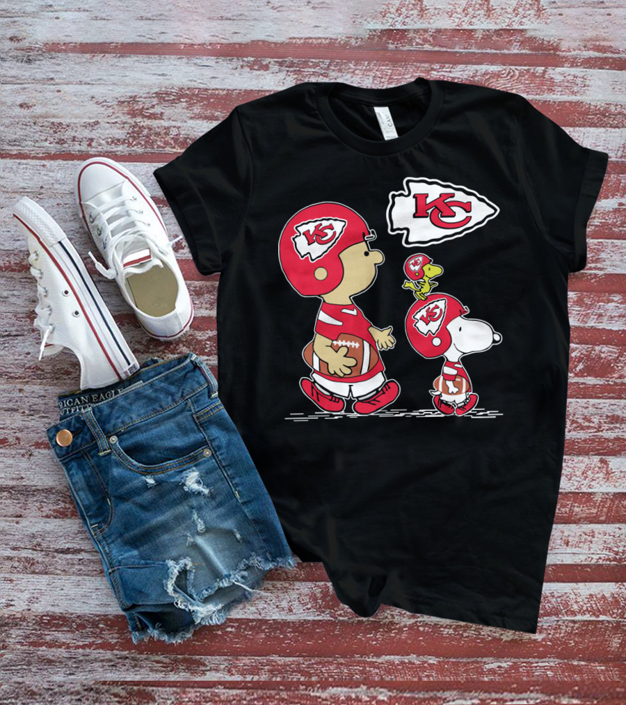 Kansas City Chiefs Christmas Peanuts Cute Football Characters T-Shirt