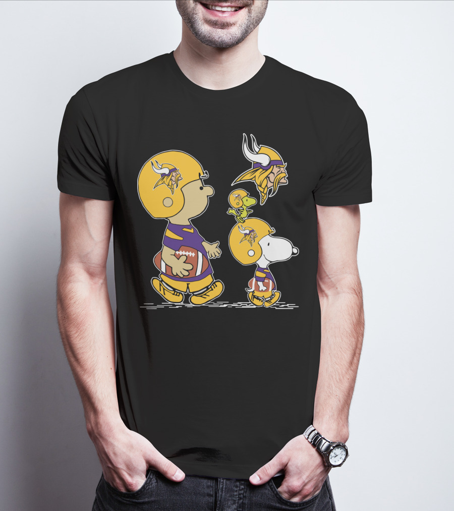 Christmas Peanuts Cute Football Vikings Charlie Brown Snoopy Woodstock T-Shirt