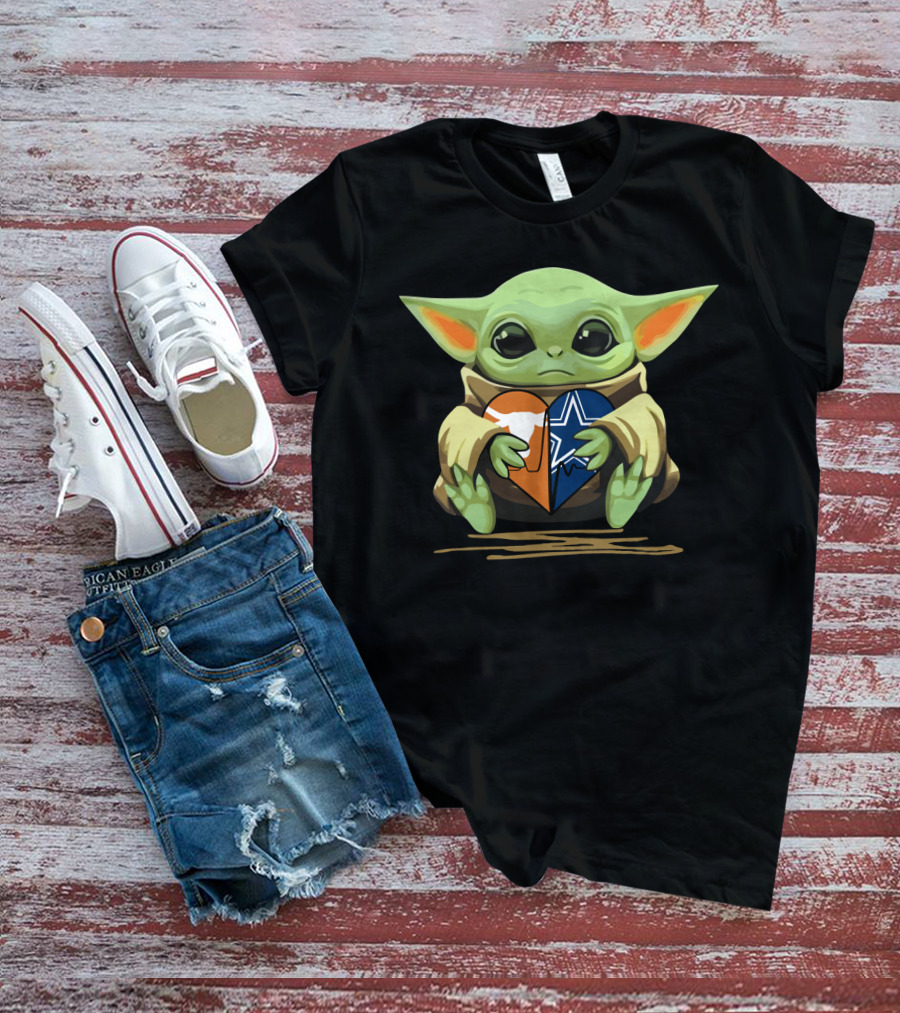 Baby Yoda Holding Texas Longhorns And Dallas Cowboys Heart T-Shirt