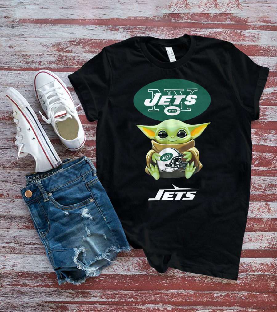 Baby Yoda Holding New York Jets NFL Helmet Football Fan T-Shirt