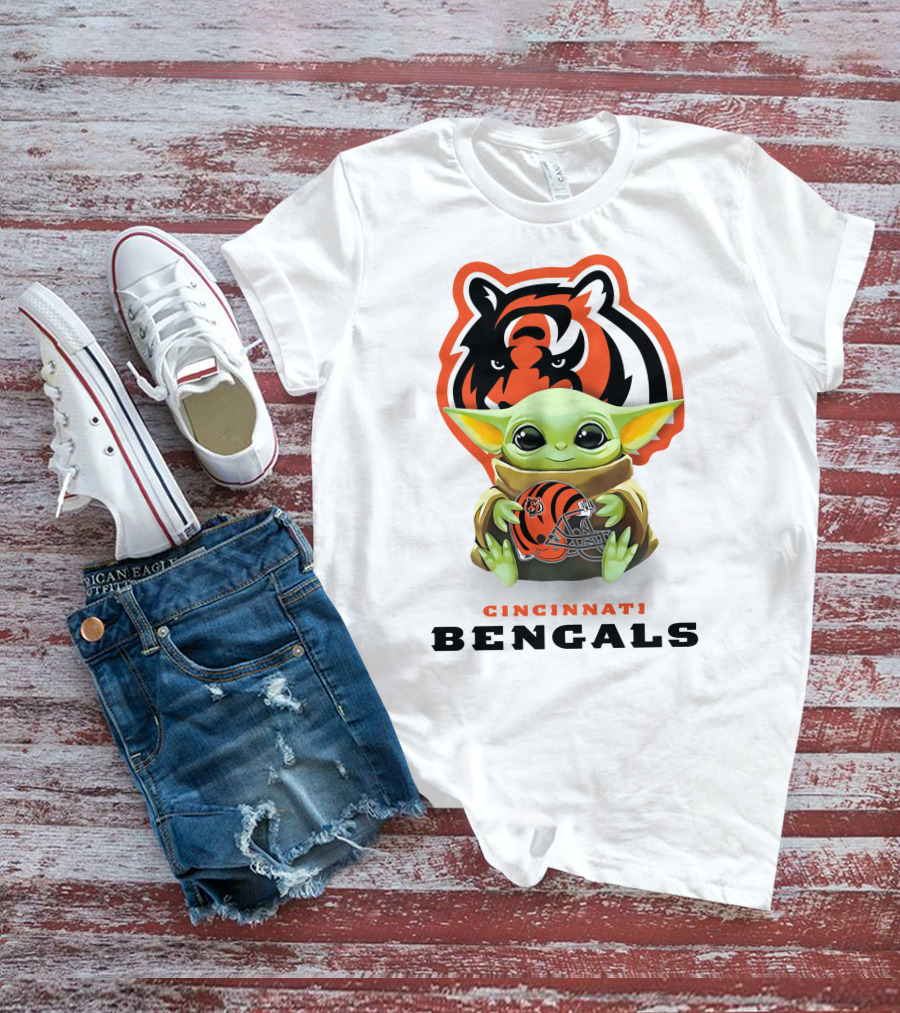 Baby Yoda Cincinnati Bengals Helmet Hug With Tiger T-Shirt