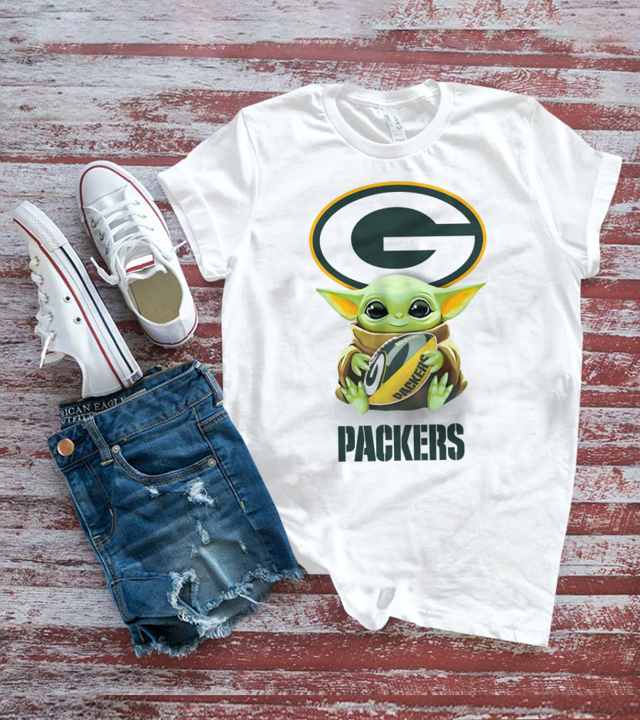 Baby Yoda Packers Hug Green Bay Football T-Shirt