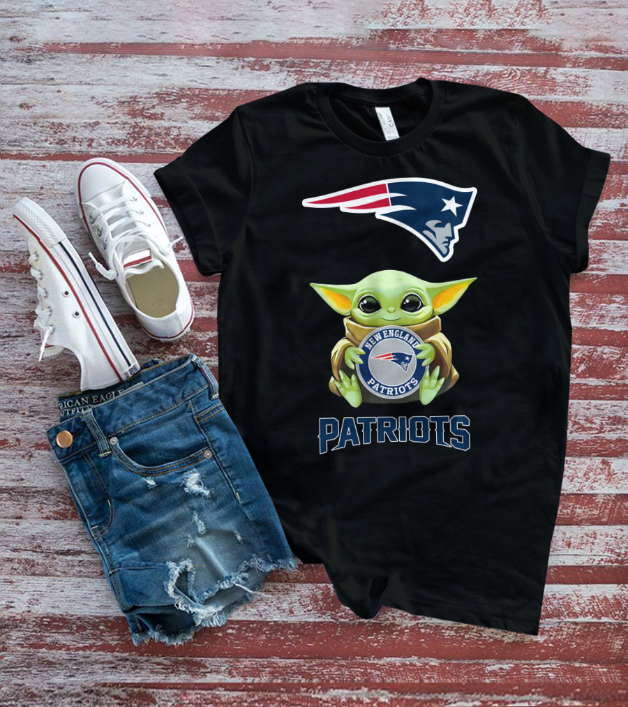 Star Wars Baby Yoda Hugging New England Patriots T-Shirt