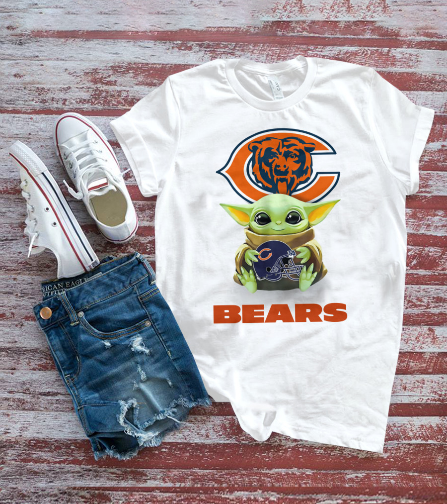 Baby Yoda Hug Chicago Bears Helmet Bears T-Shirt