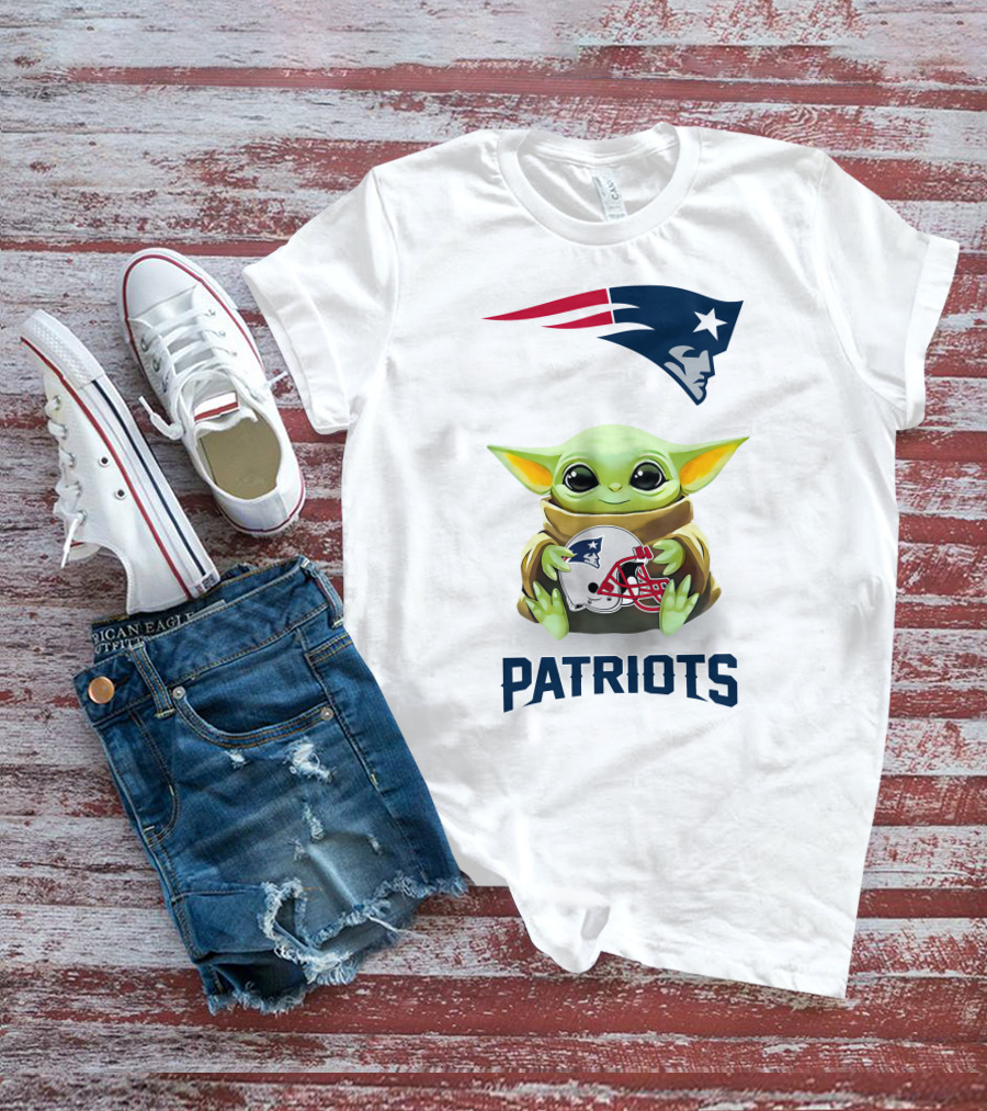 Star Wars Baby Yoda Hug New England Patriots Helmet Patriots T-Shirt