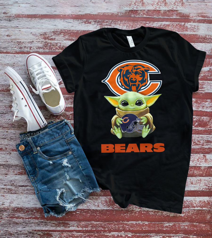 Grogu Holding Chicago Bears Helmet With Bears T-Shirt