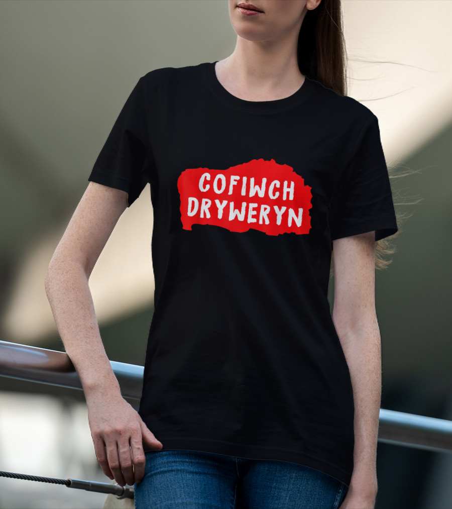 Cofiwch Dryweryn Red And White Text On Black Background United Kingdom T-Shirt