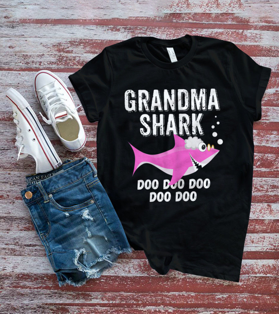 Grandma Shark Doo Doo Doo Family Pink Shark Bubbles T-Shirt