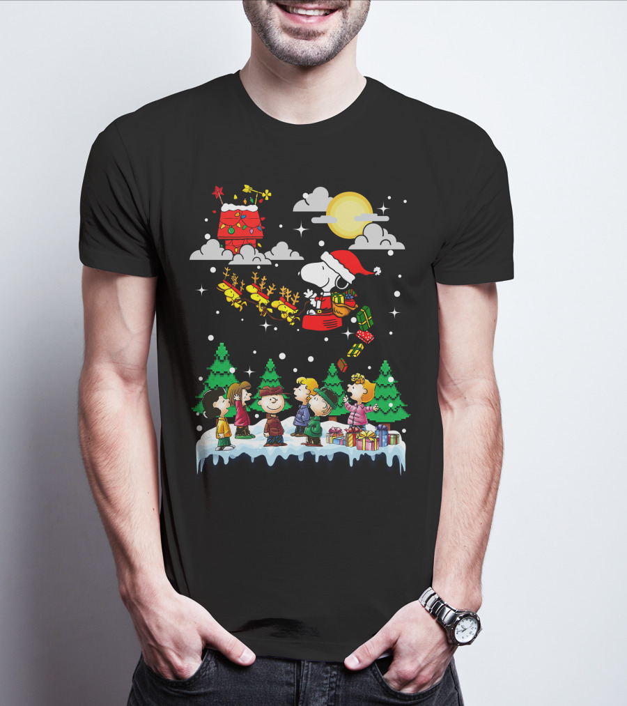 Peanuts Christmas Charlie Brown Snoopy Santa Sleigh Woodstock Scene T-Shirt