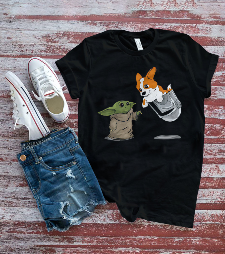 Cute Corgi With Baby Alien Companion T-Shirt