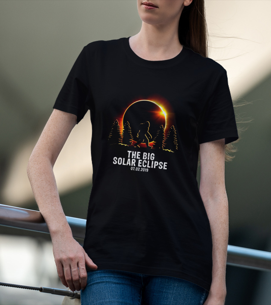 The Big Solar Eclipse Bigfoot 07.02.2019 Forest Silhouette T-Shirt