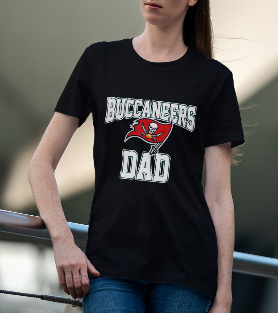 Buccaneers Dad Tampa Bay Football Fathers Day T-Shirt