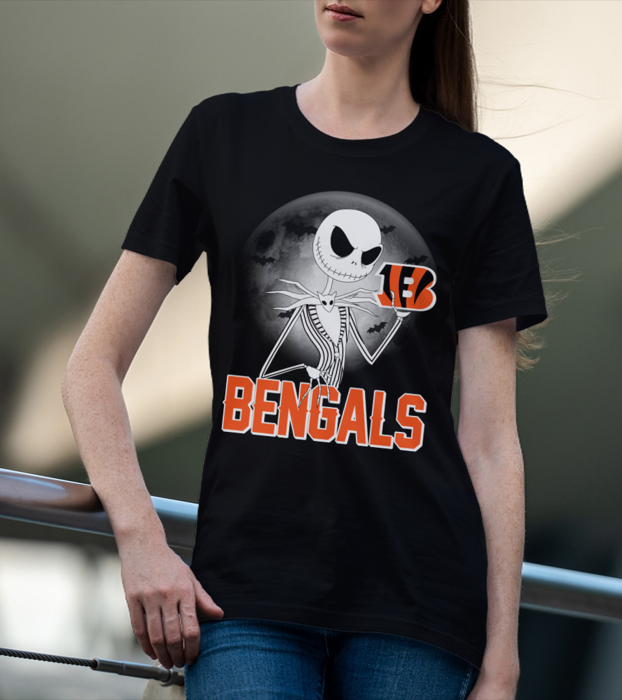 Jack Skellington Holding Cincinnati Bengals Logo Halloween Moon Bats Bengal Tiger B T-Shirt