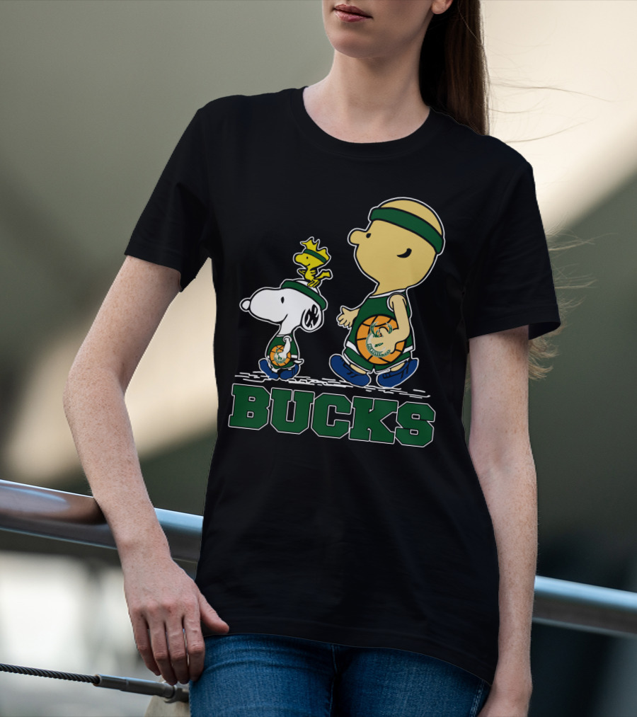 Snoopy Woodstock And Basketball Walking With Milwaukee Bucks Fans T-Shirt