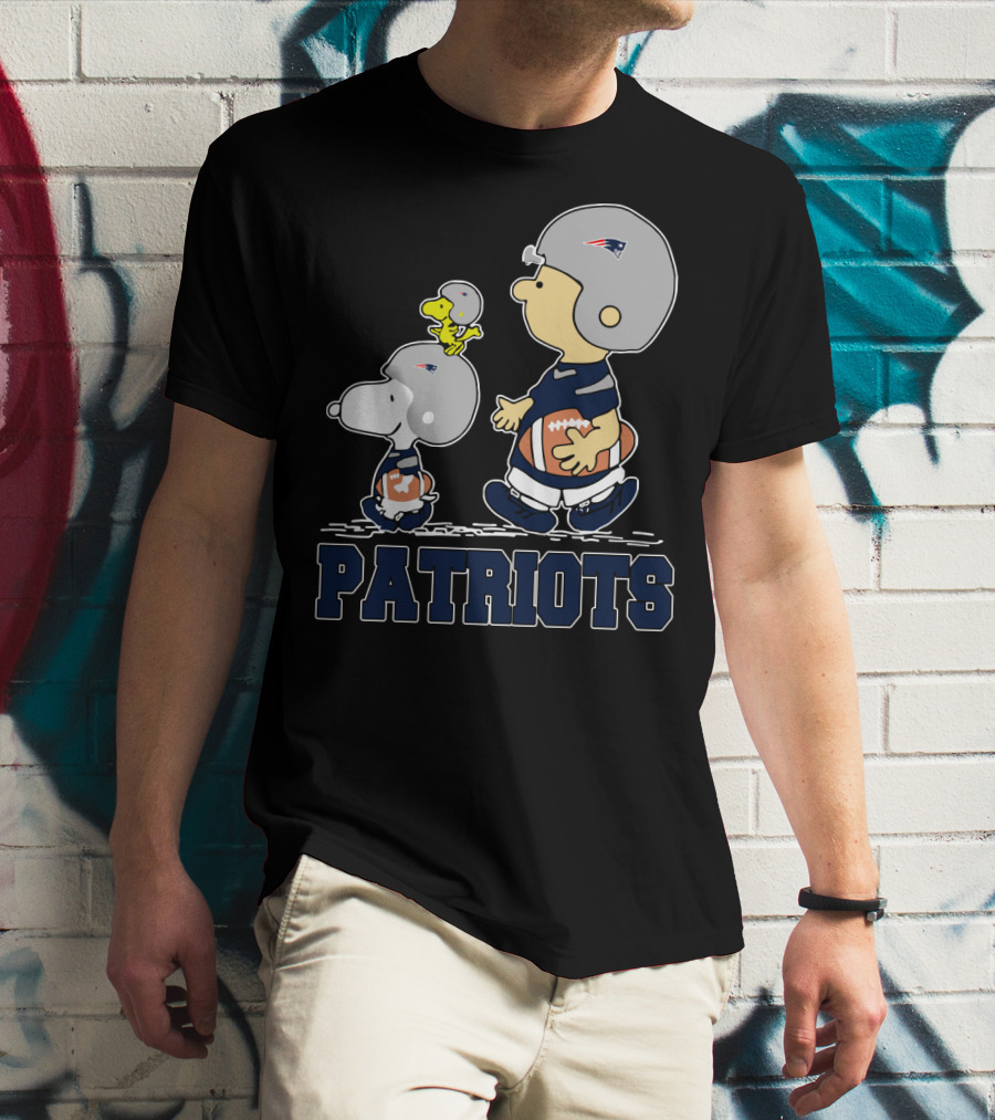 Snoopy Woodstock And New England Patriots Football Fans Peanuts Charlie Brown T-Shirt