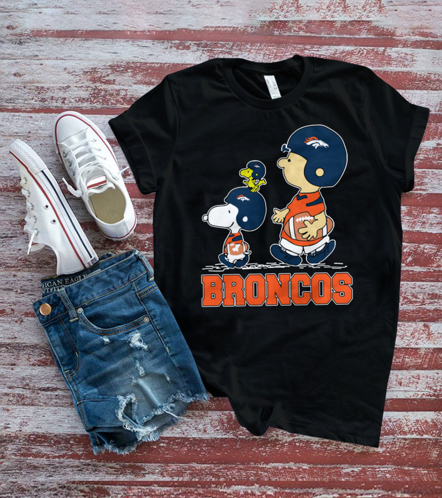 Snoopy Woodstock And Charlie Brown In Denver Broncos Helmets With Broncos T-Shirt