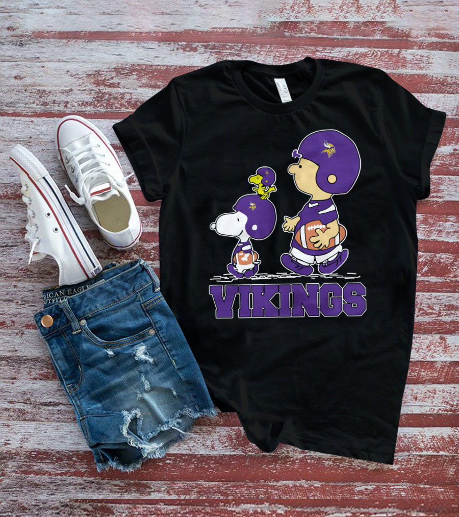 Snoopy Woodstock Charlie Brown Minnesota Vikings Fans T-Shirt