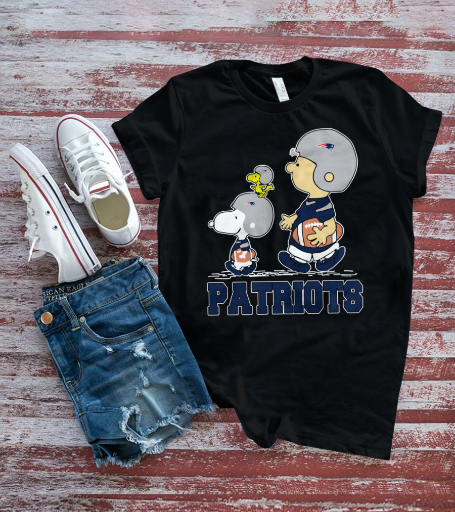 Snoopy And Woodstock With New England Patriots Football Theme T-Shirt