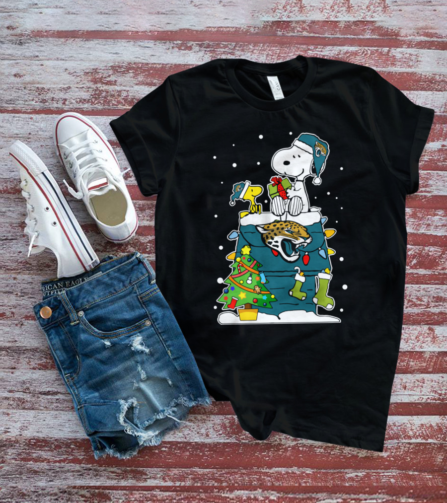 Jacksonville Jaguars Snoopy Christmas Peanuts Fan Holiday T-Shirt
