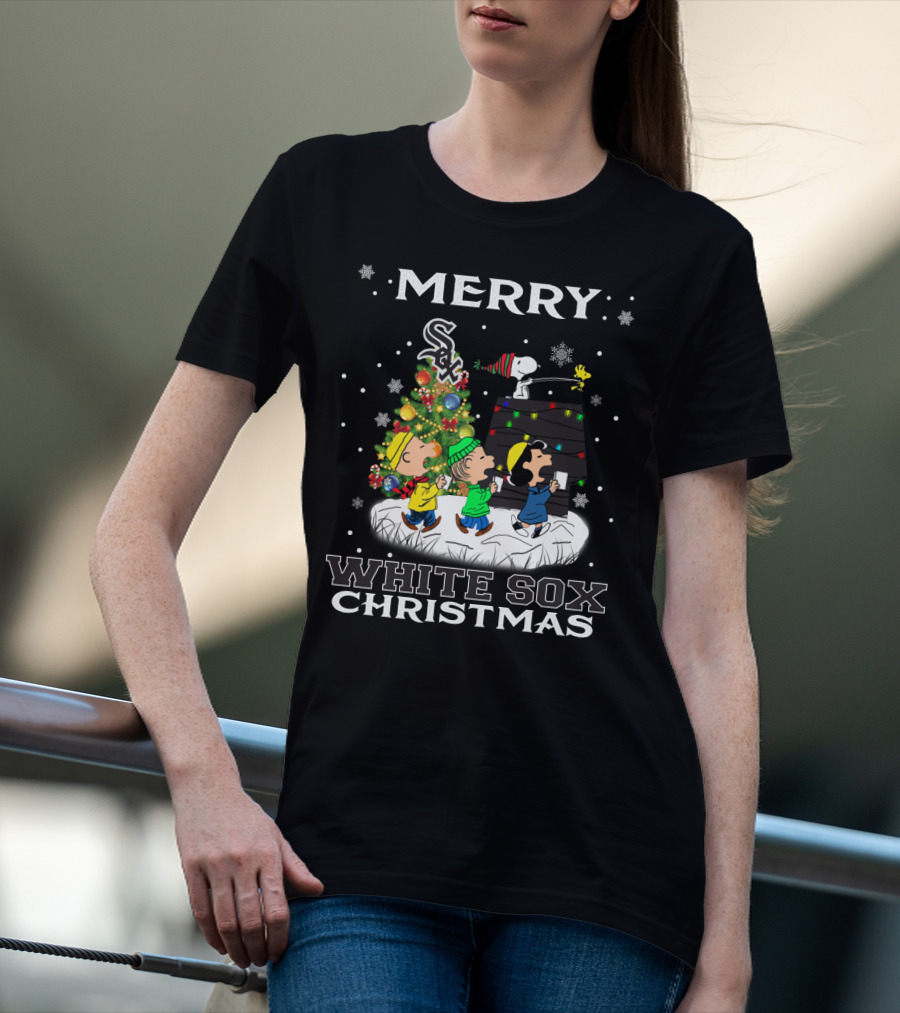 Merry Chicago White Sox Christmas For Snoopy Fans With Peanuts Characters T-Shirt