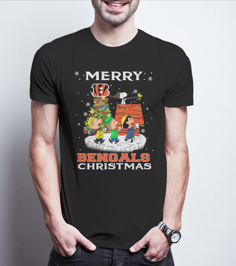 Merry Cincinnati Bengals Christmas Snoopy Woodstock Charlie Brown Linus Lucy T-Shirt