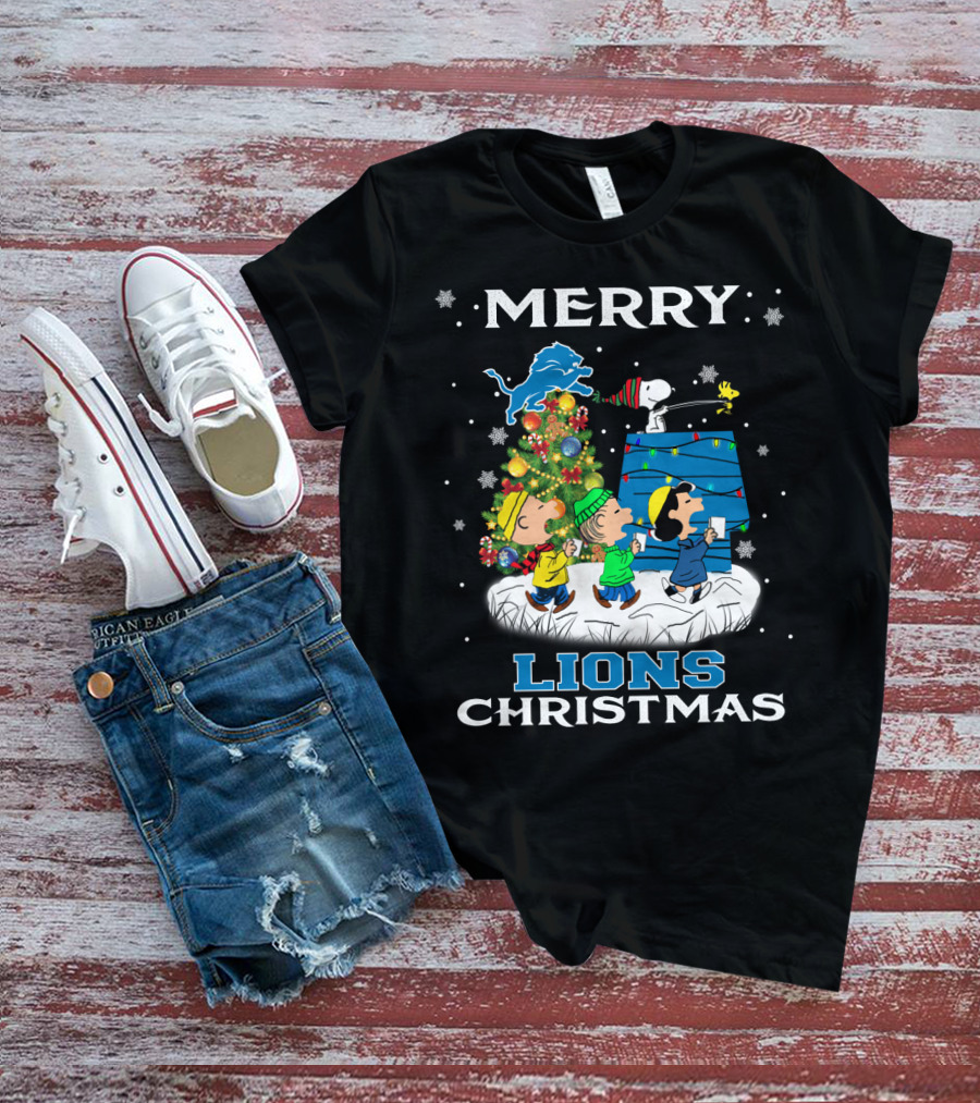 Merry Detroit Lions Christmas Snoopy Woodstock Peanuts Tree T-Shirt