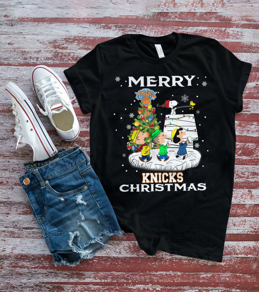 Merry New York Knicks Christmas Peanuts Snoopy Woodstock Tree Festive T-Shirt