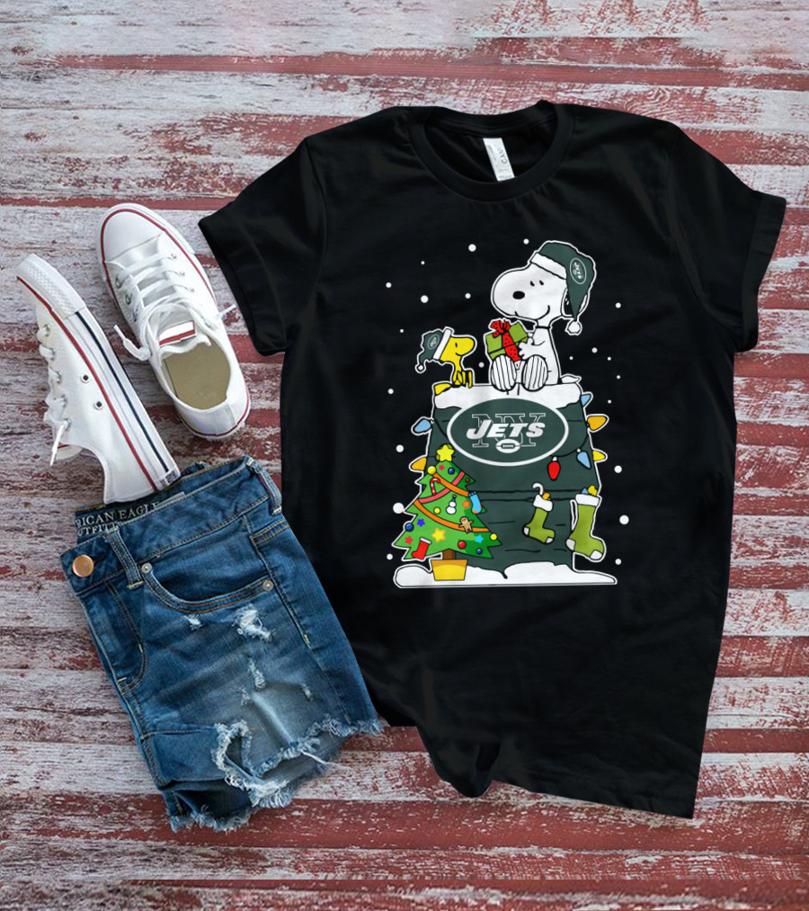 New York Jets Snoopy And Woodstock Christmas Gift With Tree And Snowflakes T-Shirt