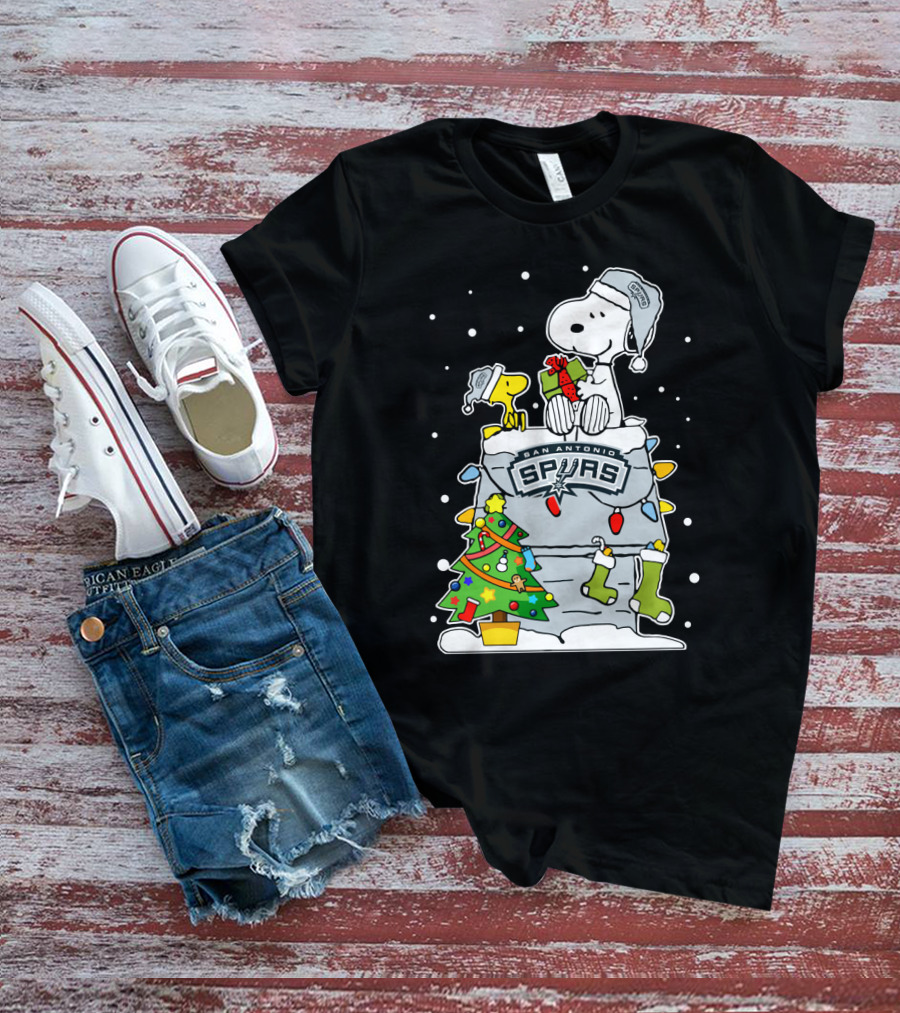 San Antonio Spurs Snoopy Christmas Peanuts Fans T-Shirt