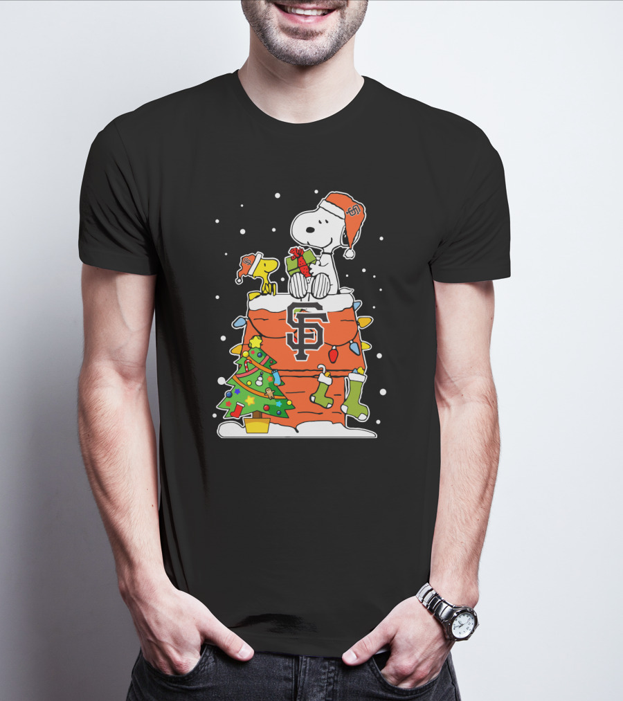 San Francisco Giants Snoopy Christmas Santa Hat With Woodstock And Presents T-Shirt