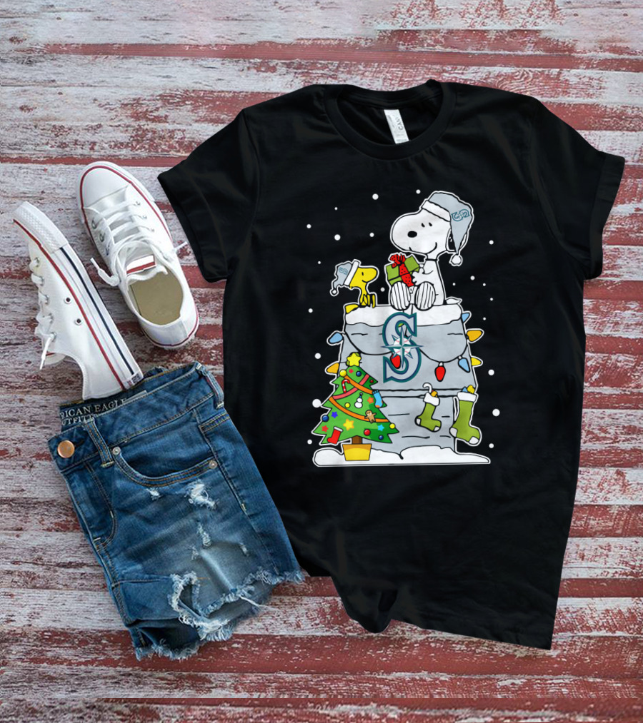 Seattle Mariners Snoopy Christmas Celebration With Woodstock And Holiday Tree T-Shirt
