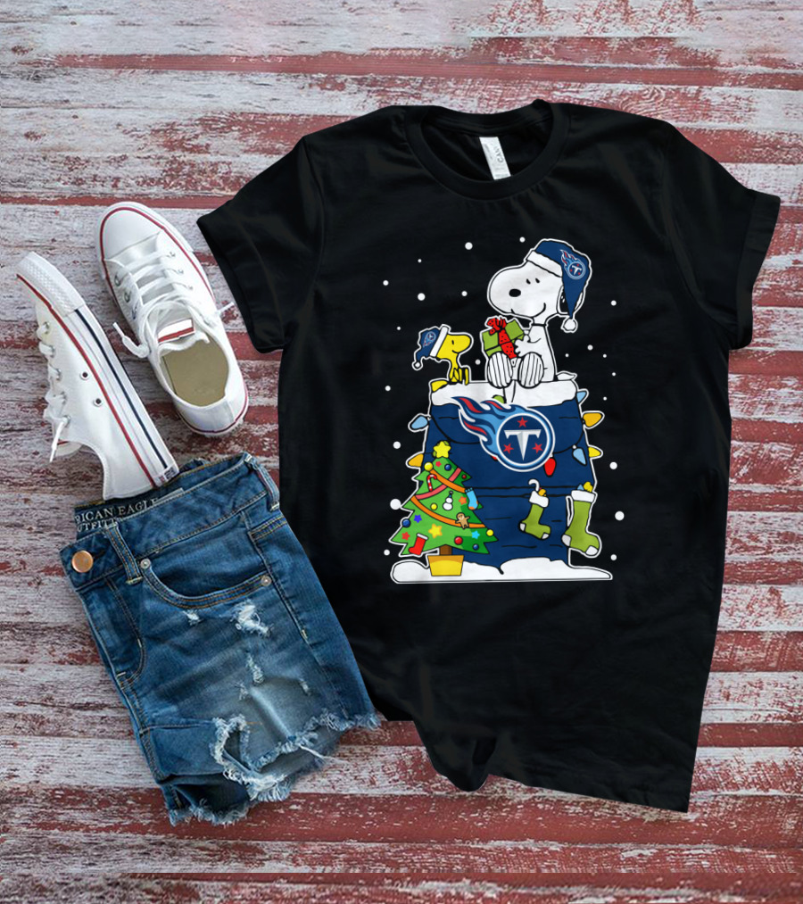 Snoopy And Woodstock Celebrate Tennessee Titans Christmas T-Shirt