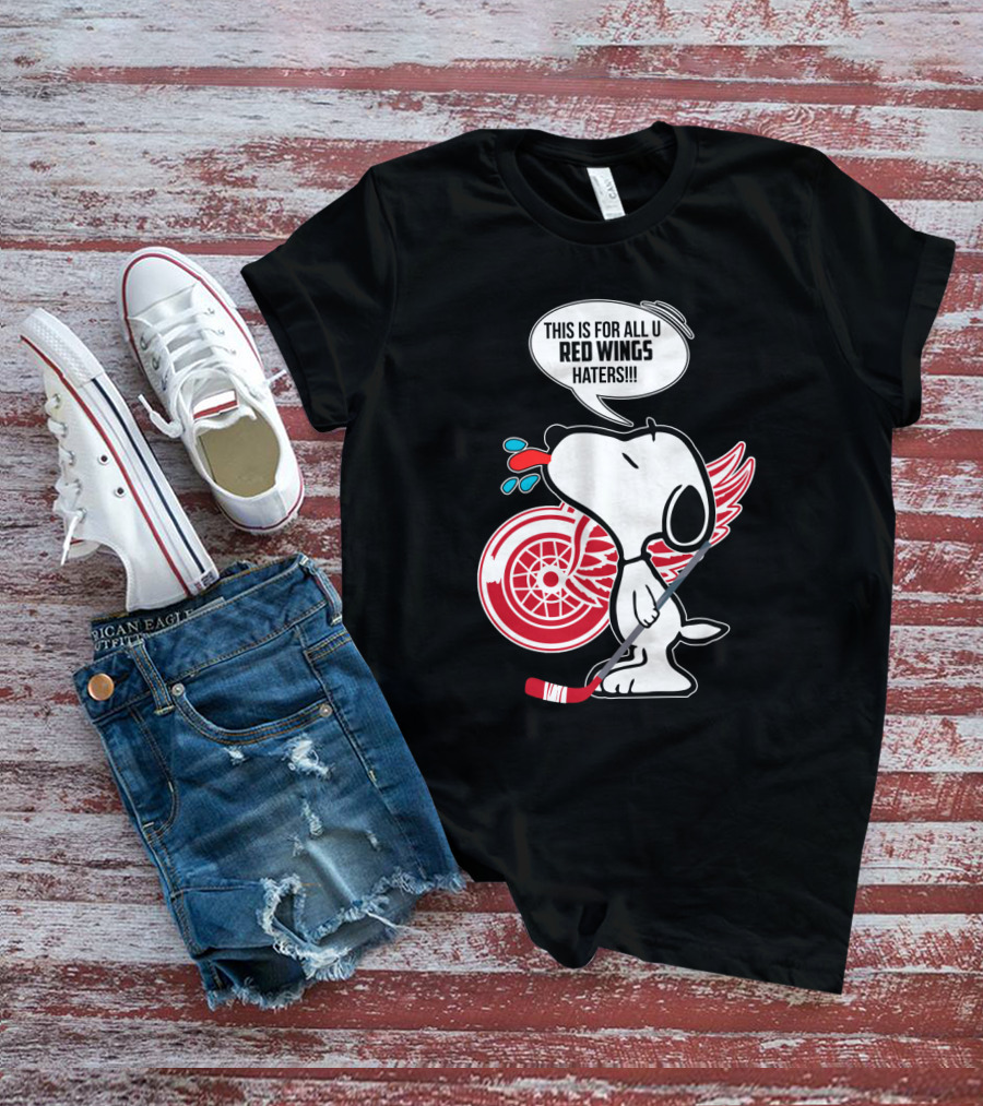 Snoopy Shows Love With Detroit Red Wings Logo And Hockey Stick T-Shirt