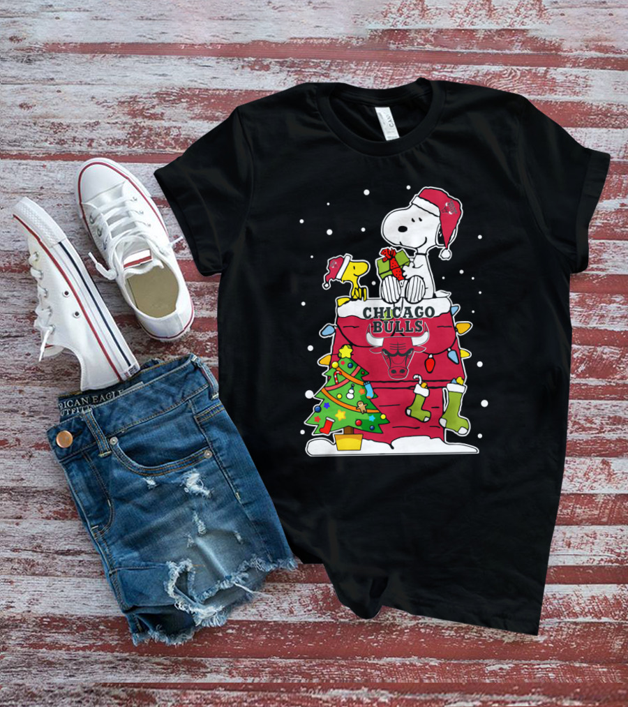 Chicago Bulls Christmas Snoopy With Woodstock And Presents T-Shirt