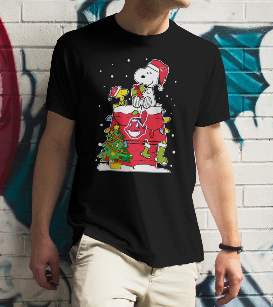 Christmas Snoopy Cleveland Indians Chief Wahoo Peanuts Holiday Scene T-Shirt