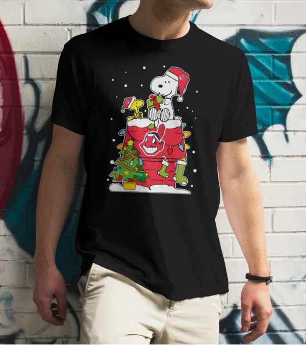 Christmas Snoopy Cleveland Indians Chief Wahoo Peanuts Holiday Scene T-Shirt