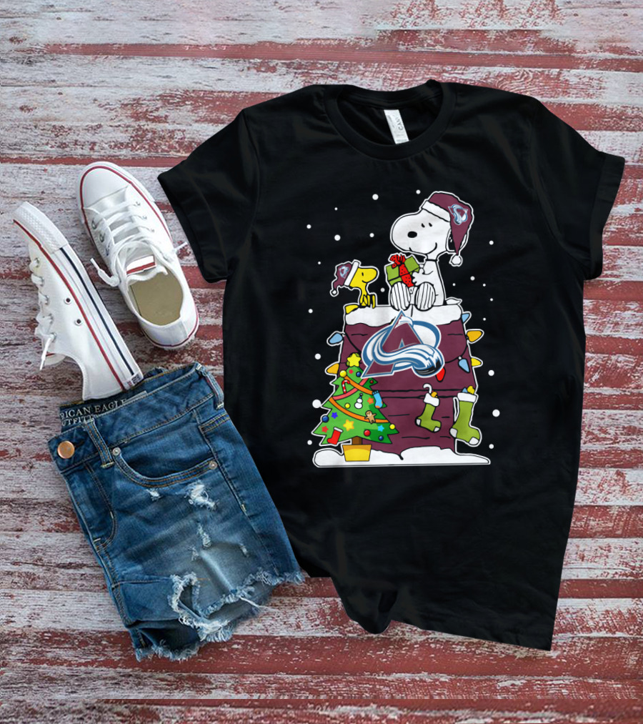 Colorado Avalanche Christmas Snoopy And Woodstock With Gifts And Tree T-Shirt