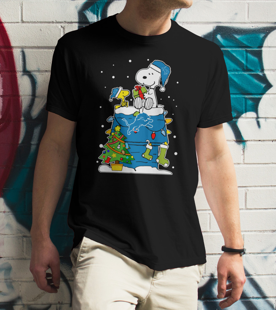 Detroit Lions Christmas Snoopy Woodstock Peanuts Holiday T-Shirt