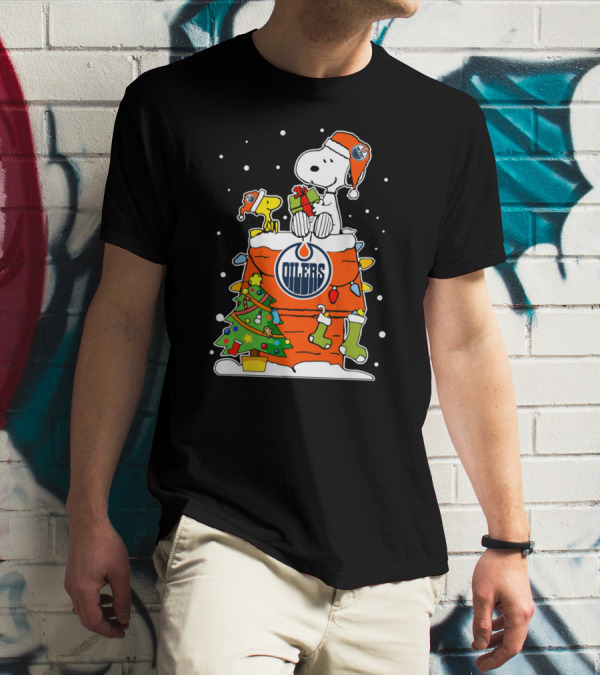 Snoopy And Woodstock Celebrate Edmonton Oilers Christmas With Gifts And Lights T-Shirt